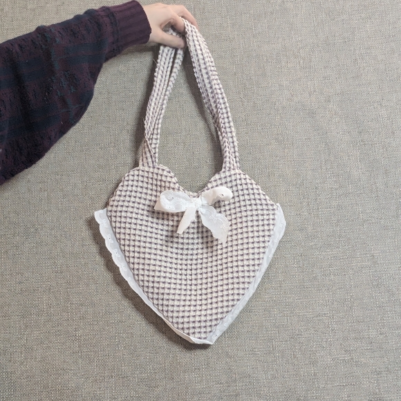 Handmade Heart Shaped Handbag - Picture 2 of 4